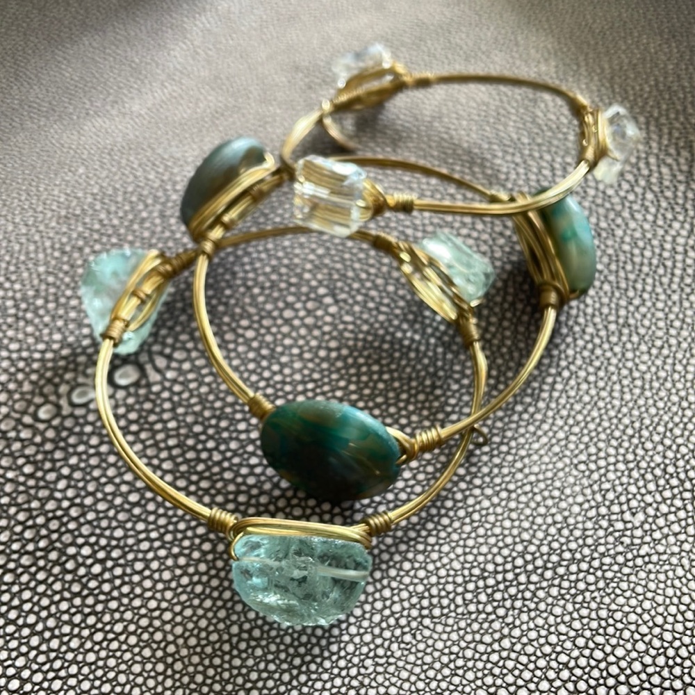 Set of 3 Bangle bracelets in stone and gold wire